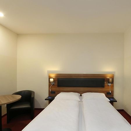 IBB Hotel Berlin-Airport Buitenkant foto