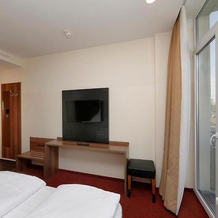 IBB Hotel Berlin-Airport Buitenkant foto