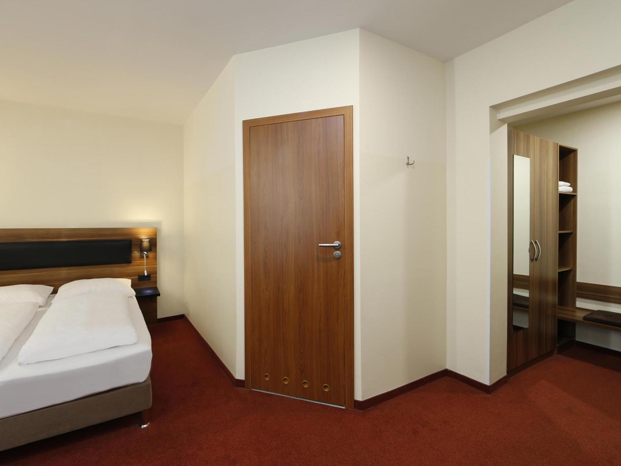 IBB Hotel Berlin-Airport Buitenkant foto