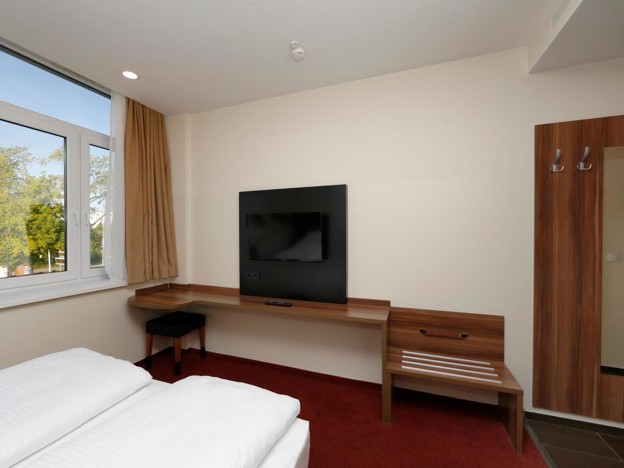 IBB Hotel Berlin-Airport Buitenkant foto