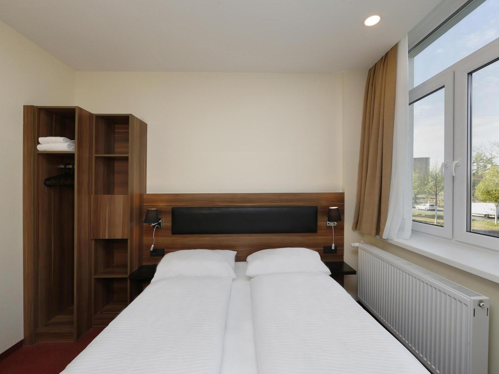 IBB Hotel Berlin-Airport Buitenkant foto