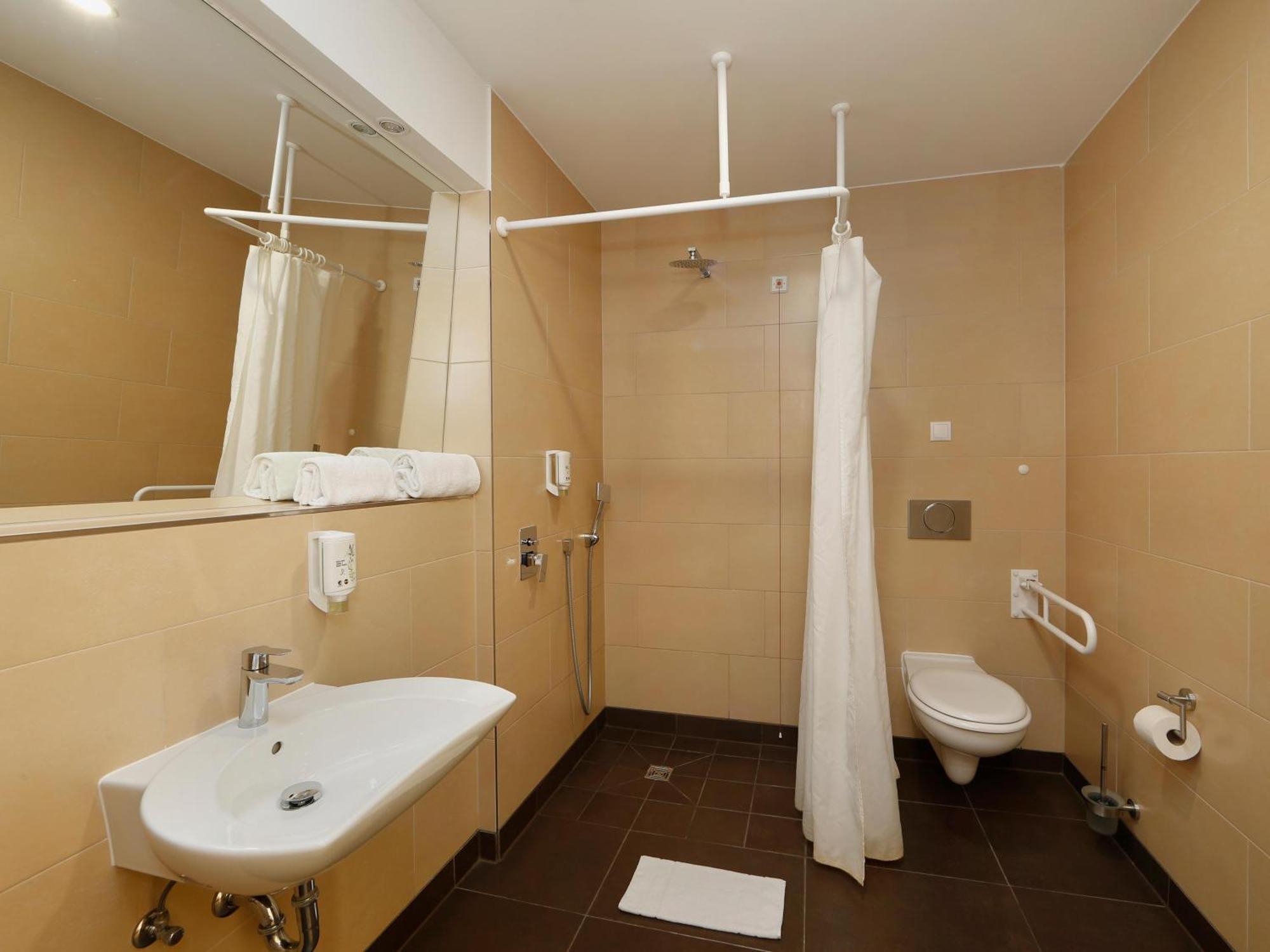 IBB Hotel Berlin-Airport Buitenkant foto